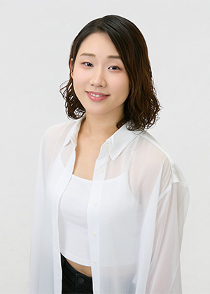 板倉 綾音の人物写真